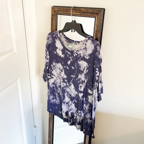 Honeydew blue tie dye short sleeve pajama top - Picture 1 of 5